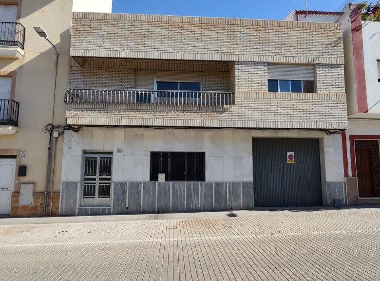 M2132-Turre Property with commercial space and roof terrace