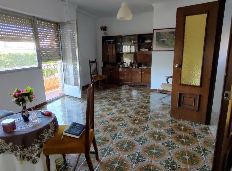 M2132-Turre Property with commercial space and roof terrace