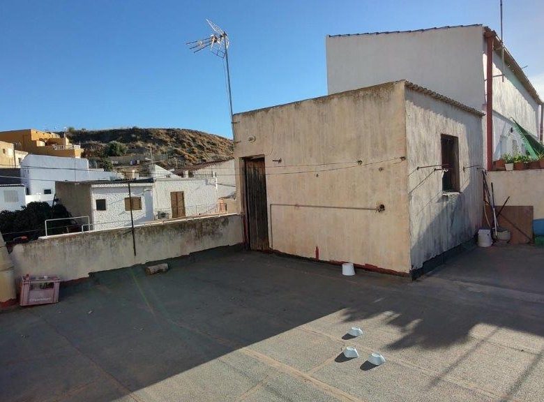 M2132-Turre Property with commercial space and roof terrace