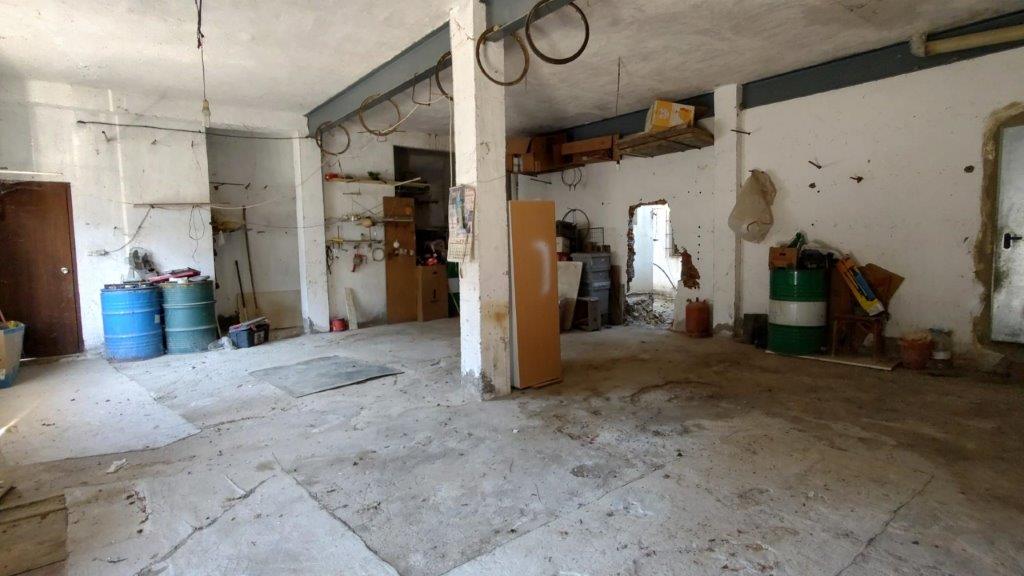 IMG_20231113_161817975_HDR M2132-Turre Property with commercial space and roof terrace