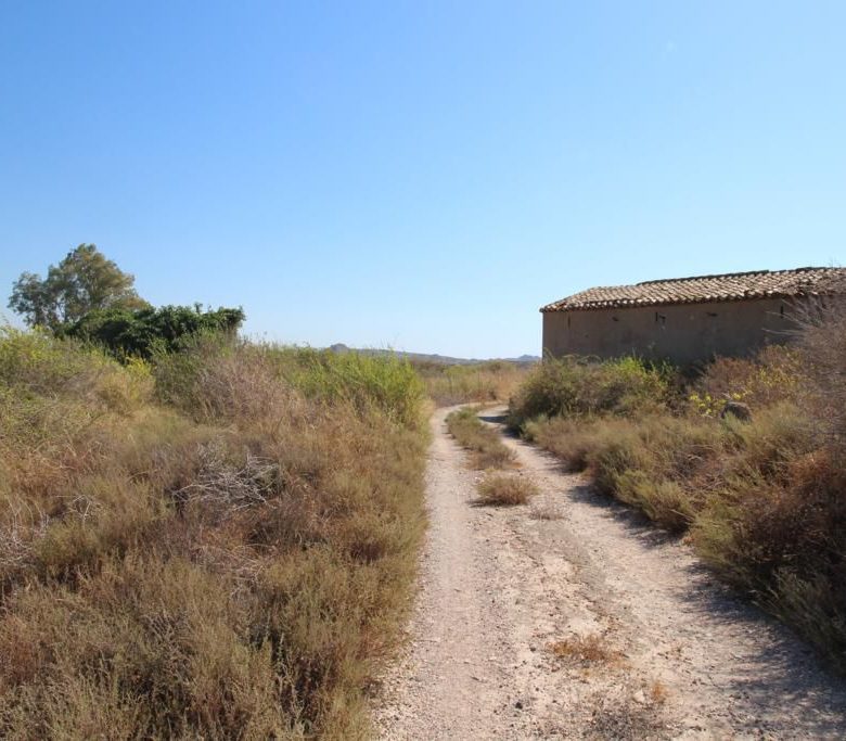 M1188 Two buildings on large plot in Mojacar
