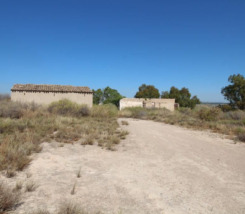 M1188 Two buildings on large plot in Mojacar