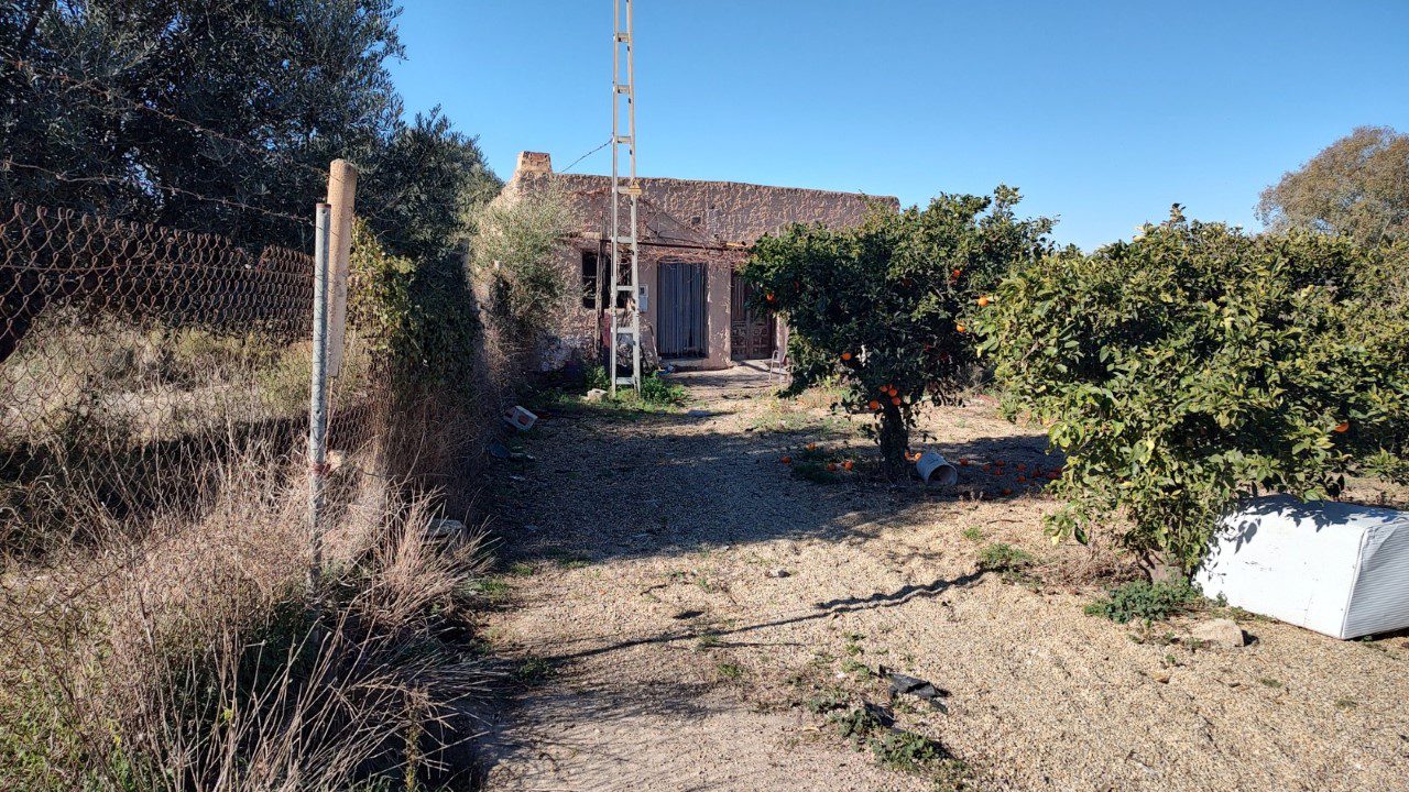M2113 Cortijo in Turre M2113 Cortijo for reform on the outskirts of Turre