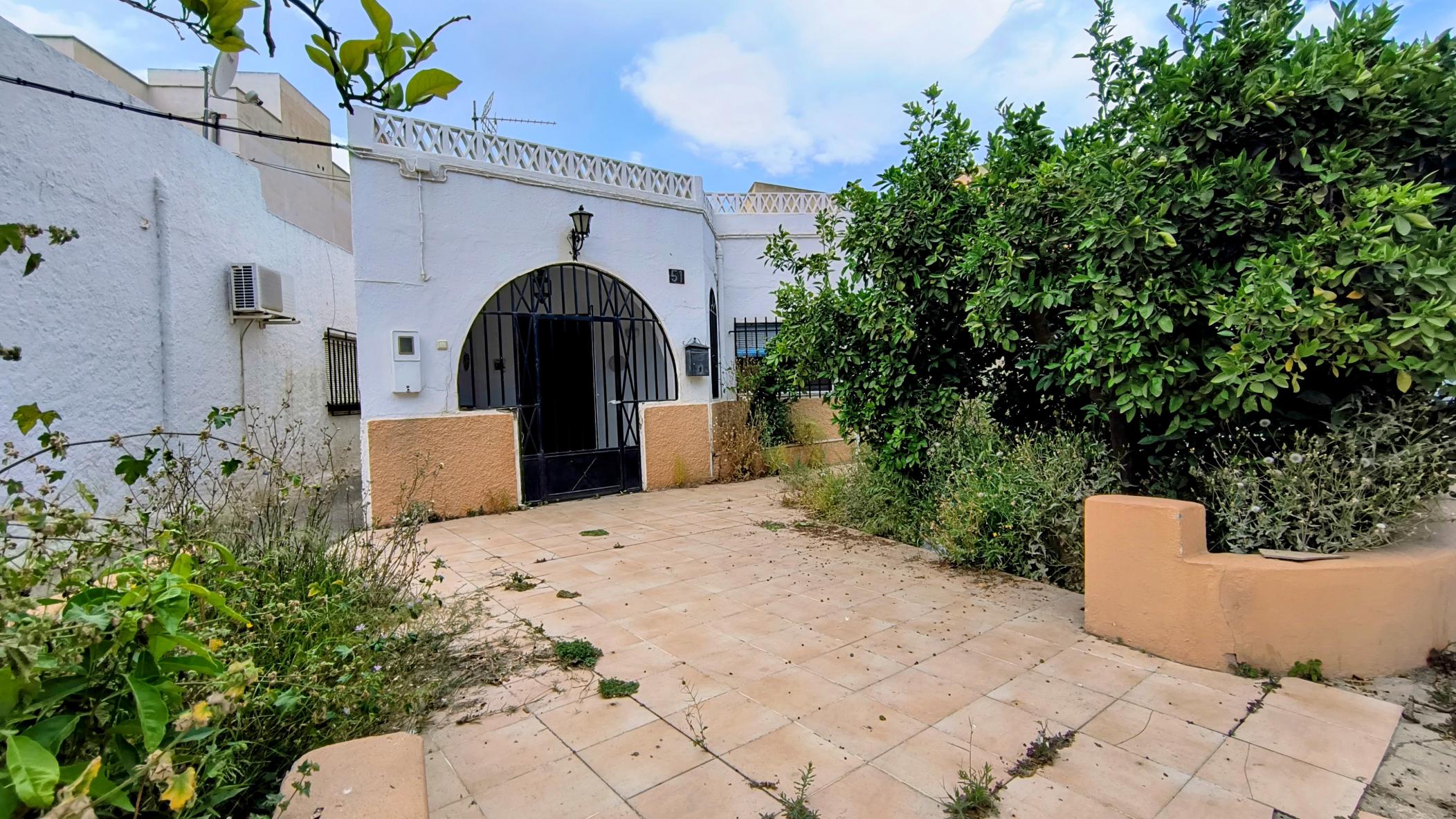 m2181-Detached village house for renovation in Turre.