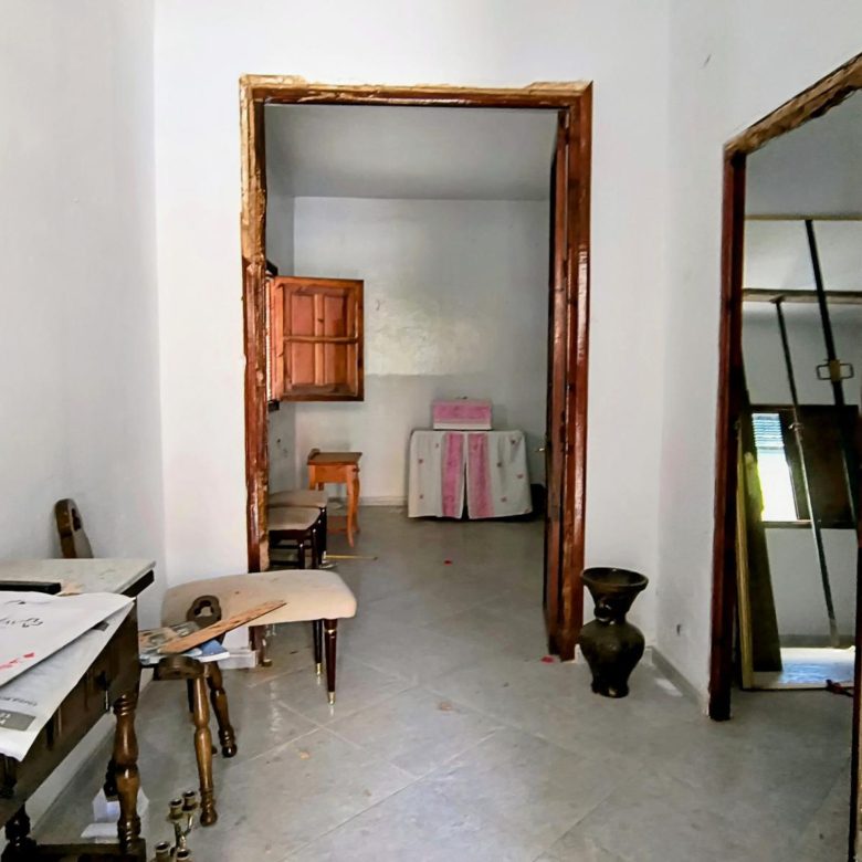 m2181-Detached village house for renovation in Turre.