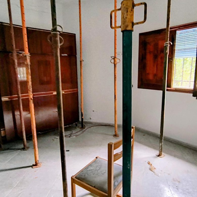 m2181-Detached village house for renovation in Turre.