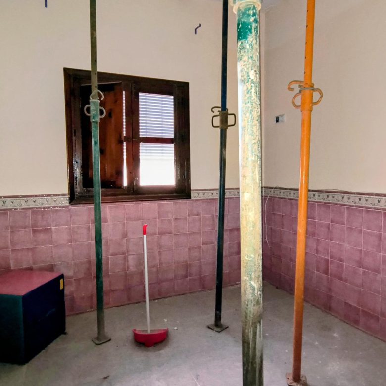 m2181-Detached village house for renovation in Turre.