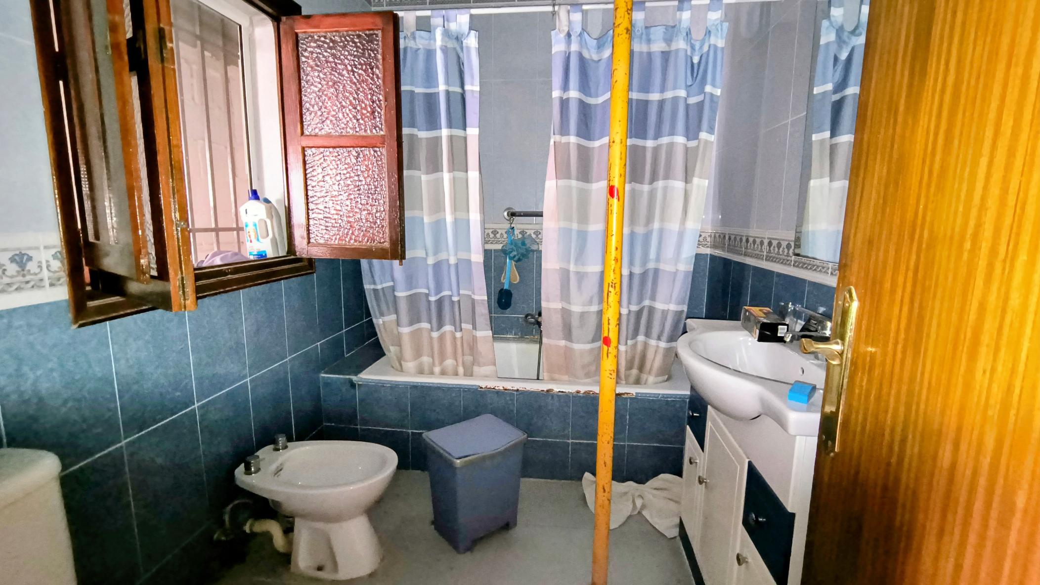 m2181-Detached village house for renovation in Turre.