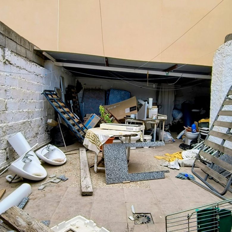m2181-Detached village house for renovation in Turre.