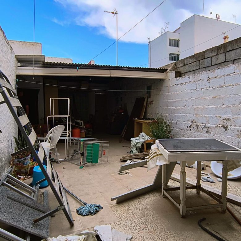 m2181-Detached village house for renovation in Turre.