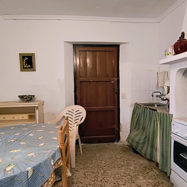 M2182-Semi detached cortijo with land.