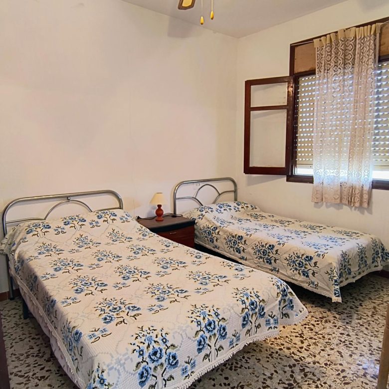 M2182-Semi detached cortijo with land.