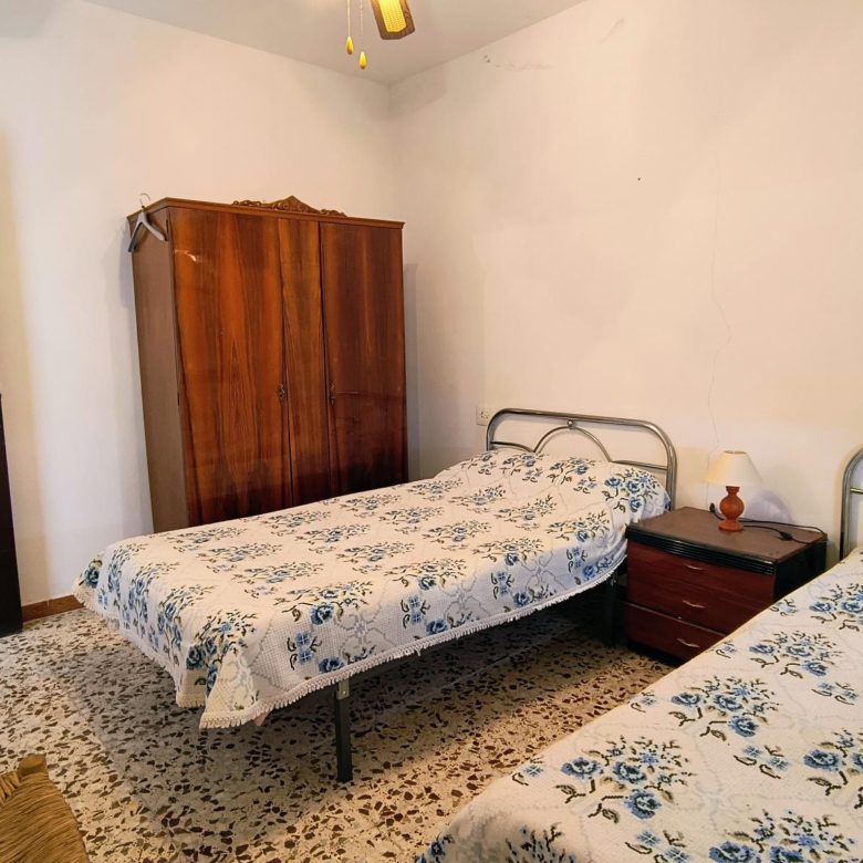 M2182-Semi detached cortijo with land.