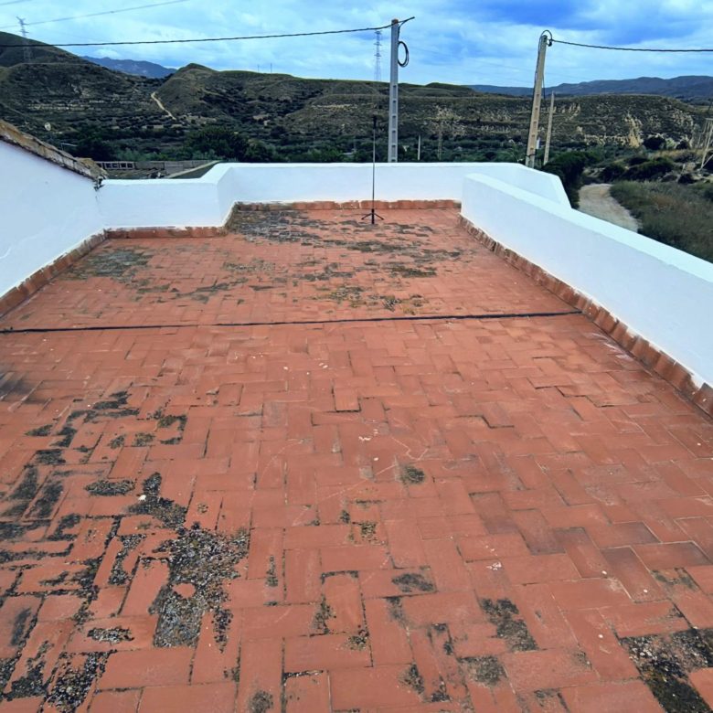 M2182-Semi detached cortijo with land.