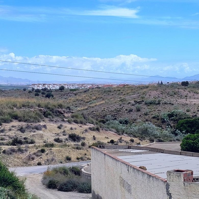 M2182-Semi detached cortijo with land.