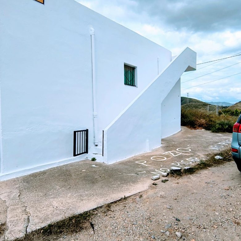 M2182-Semi detached cortijo with land.