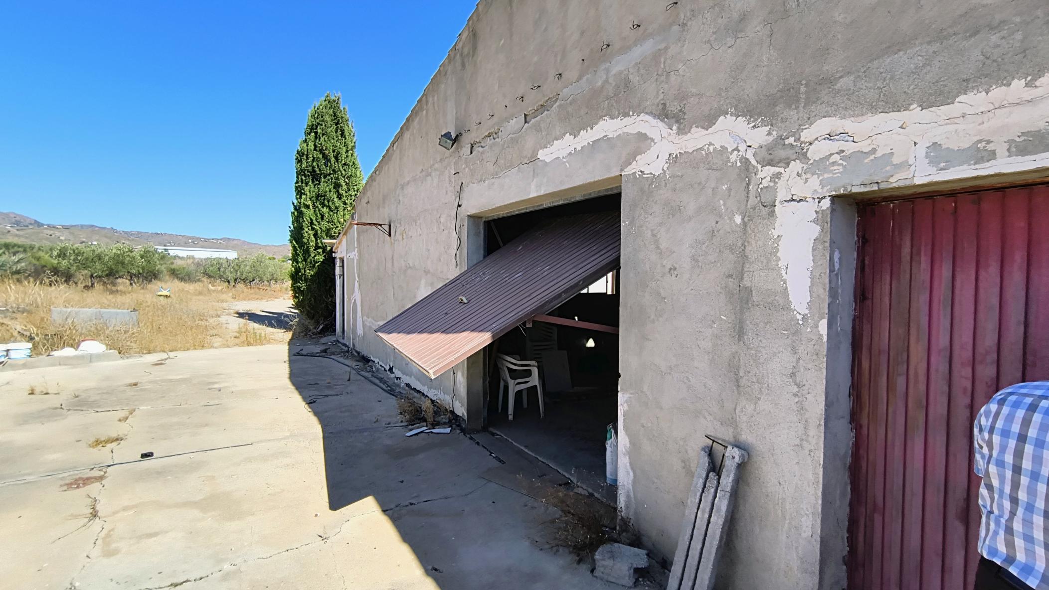 c m2184-Cortijo on over 26,000m2.