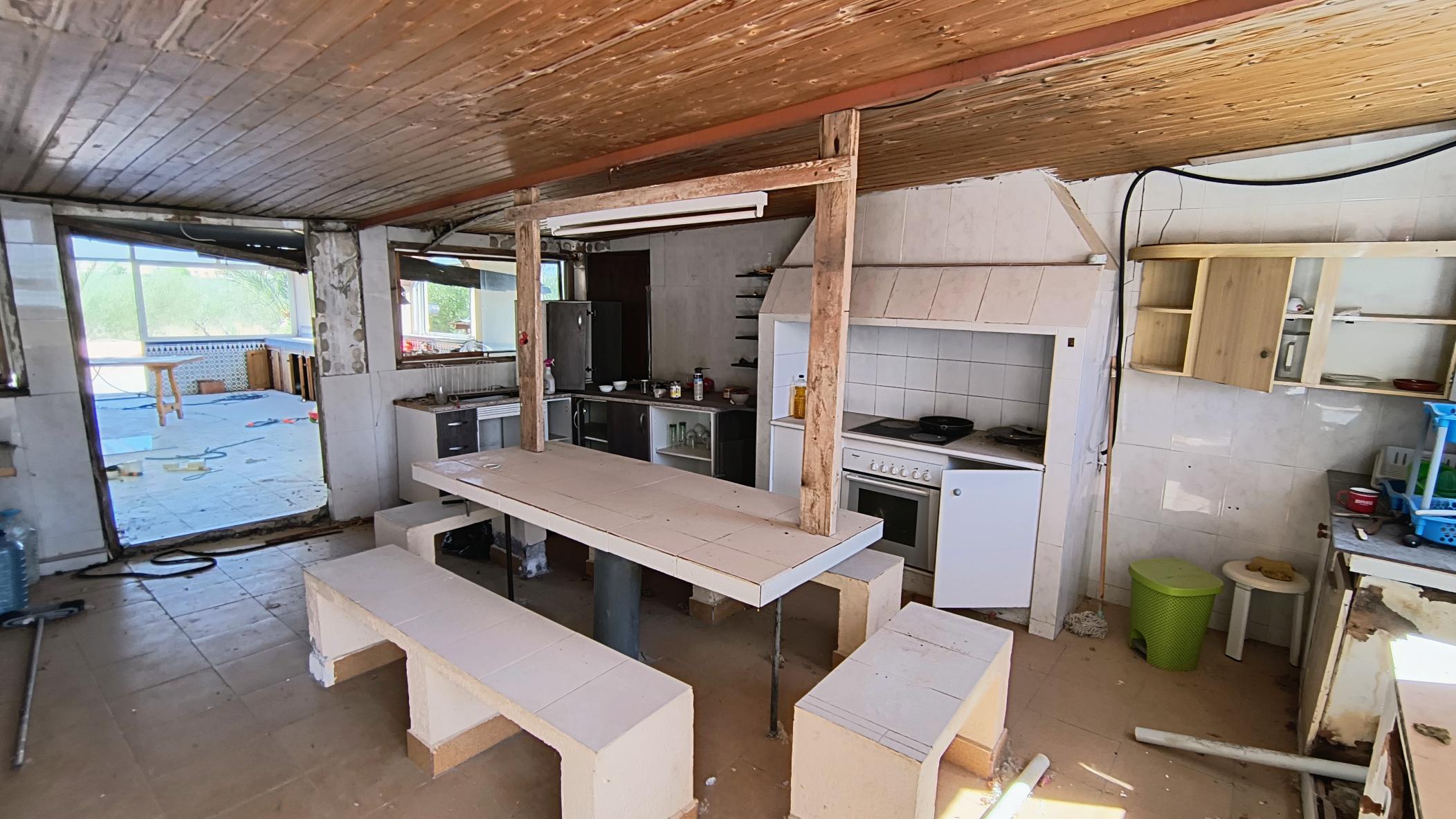 e m2184-Cortijo on over 26,000m2.