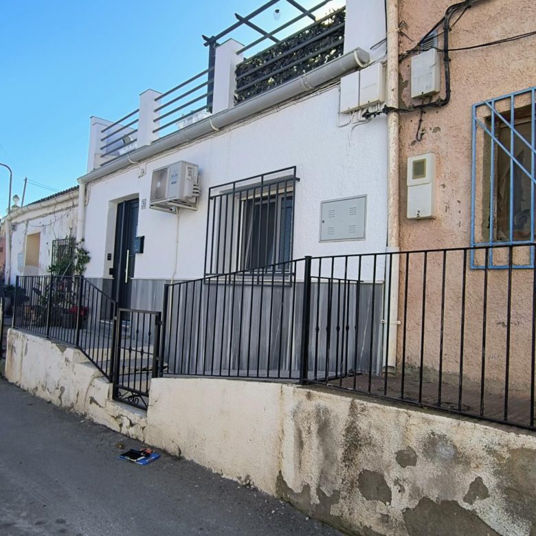 m2191-Modern townhouse in Turre with multiple terraces..