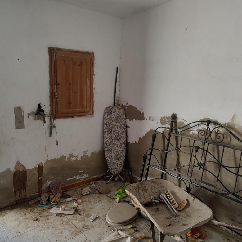 m2196-House needing reform in Turre.