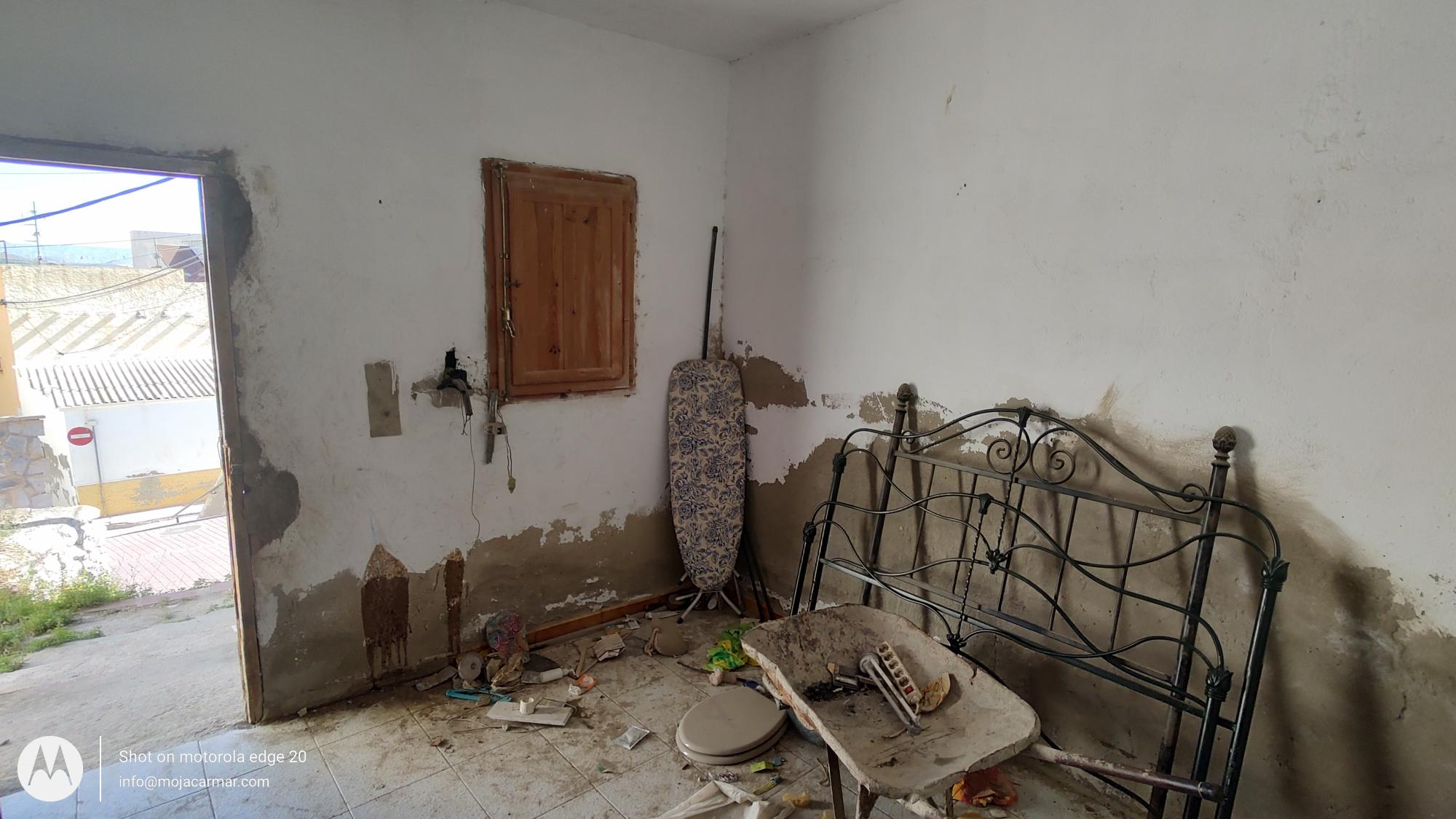 m2196-House needing reform in Turre.