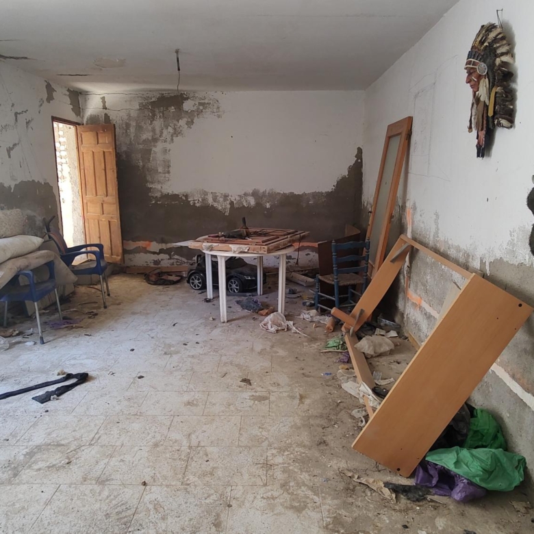 m2196-House needing reform in Turre.
