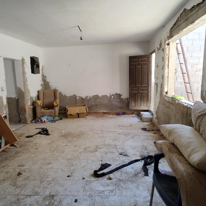 m2196-House needing reform in Turre.