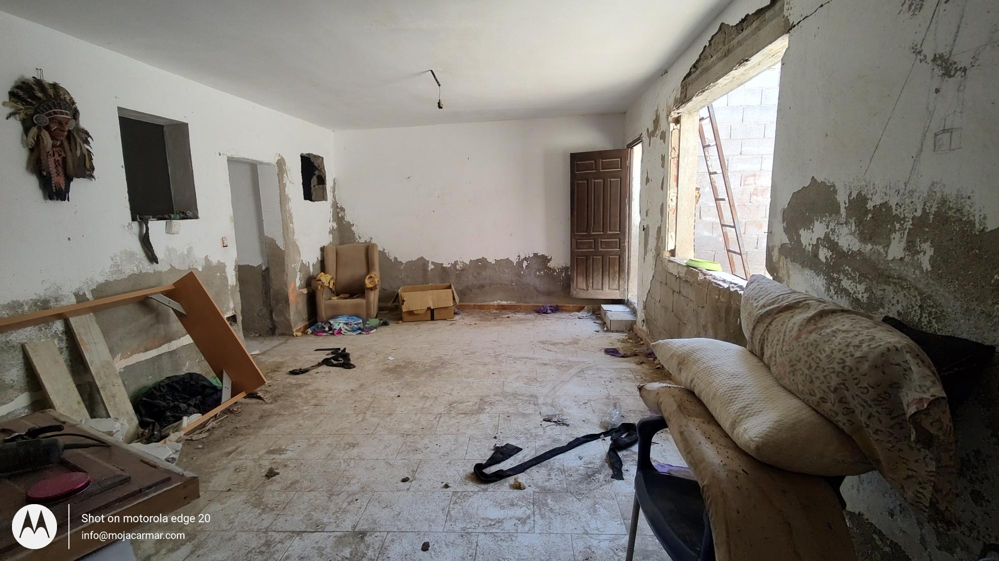 m2196-House needing reform in Turre.