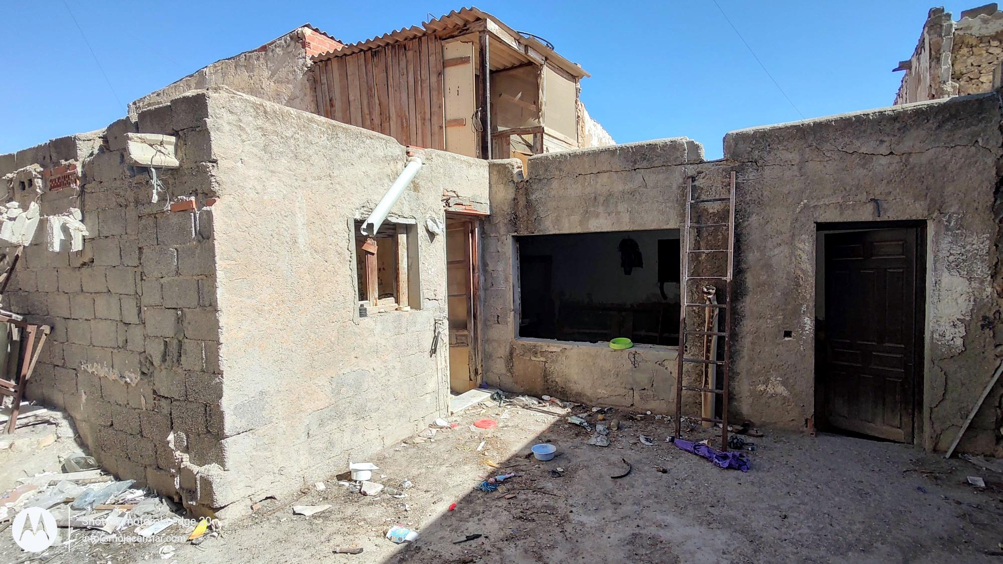 m2196-House needing reform in Turre.