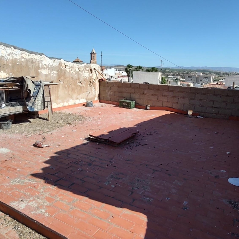 m2196-House needing reform in Turre.