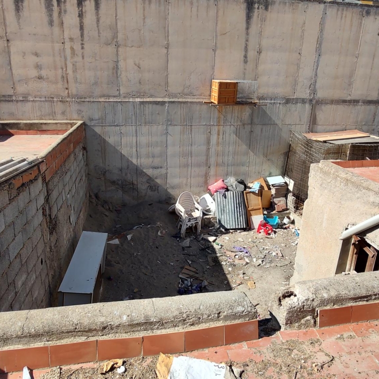 m2196-House needing reform in Turre.