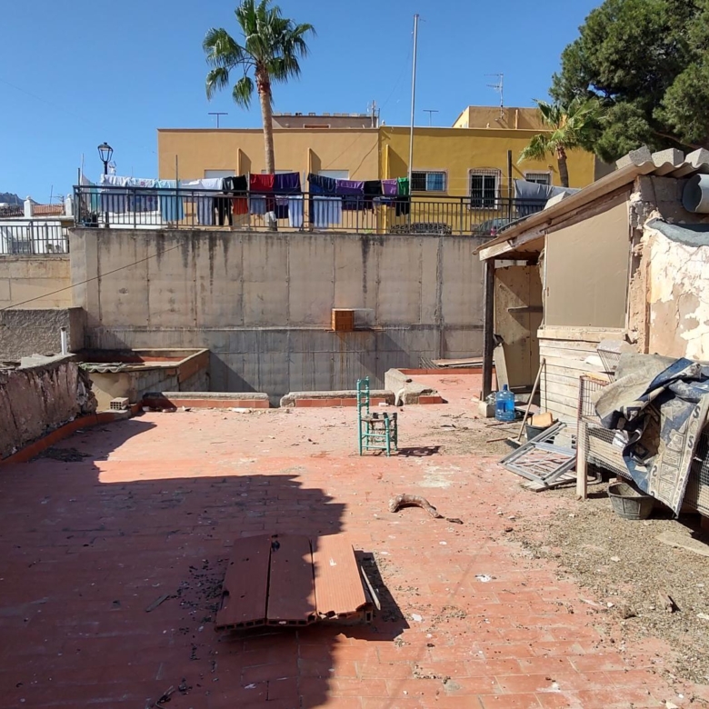 m2196-House needing reform in Turre.