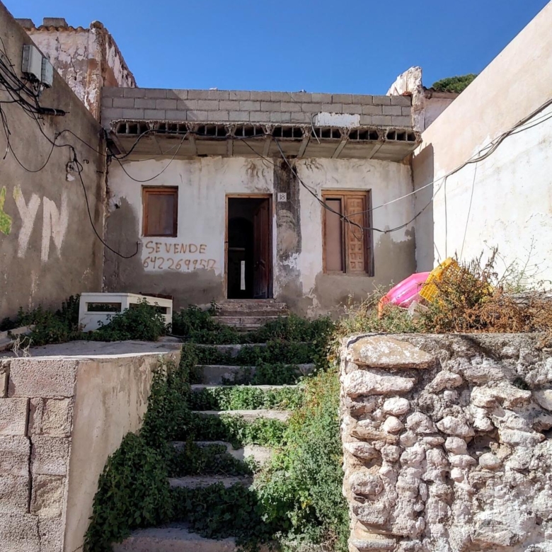 m2196-House needing reform in Turre.