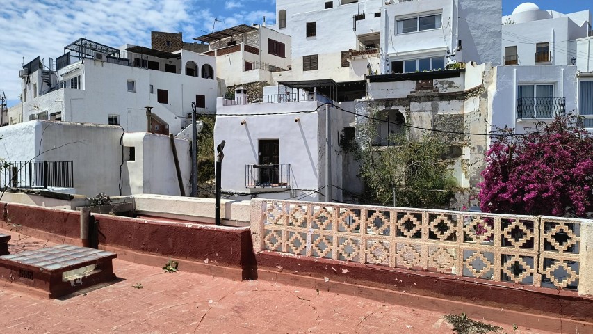 m2197a-Large apartment with huge roof terrace.
