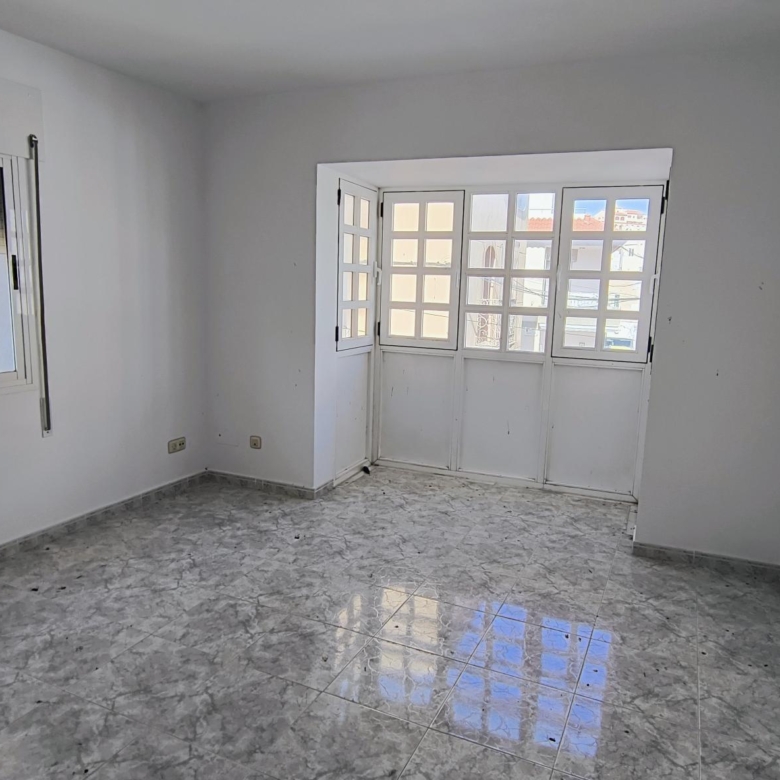 m2199-Townhouse is the centre of Turre with huge garage.