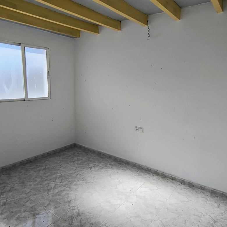 m2199-Townhouse is the centre of Turre with huge garage.