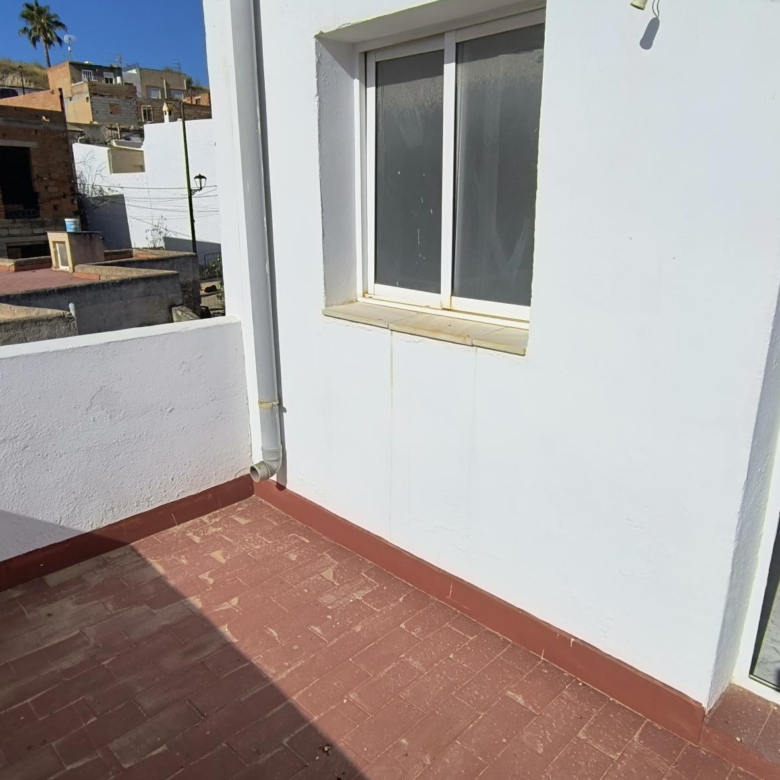 m2199-Townhouse is the centre of Turre with huge garage.