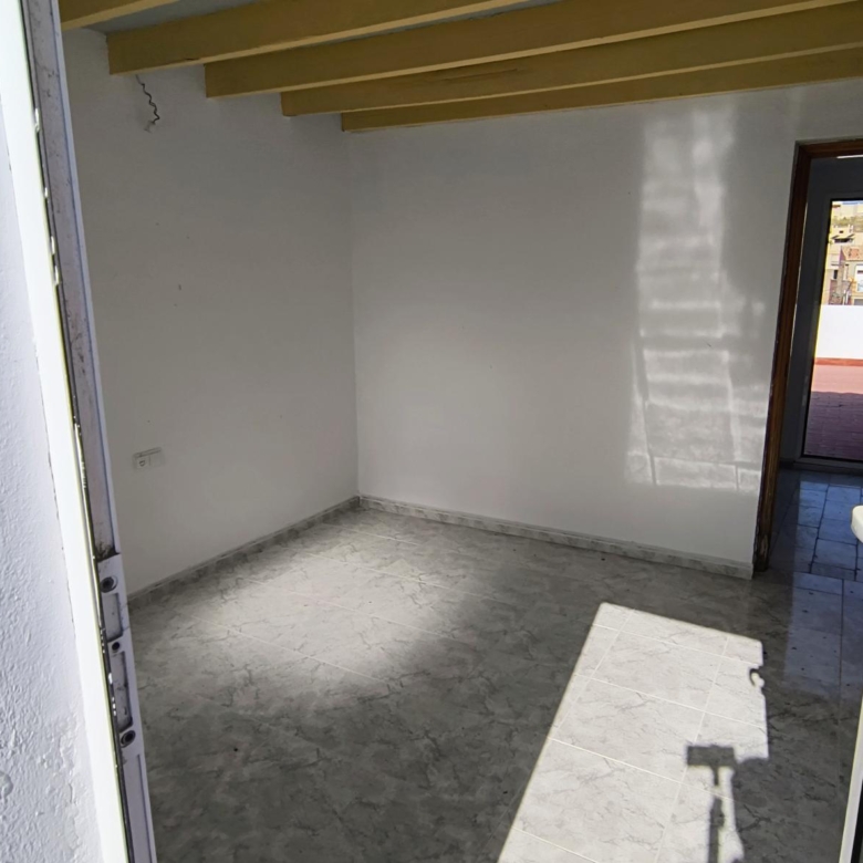 m2199-Townhouse is the centre of Turre with huge garage.
