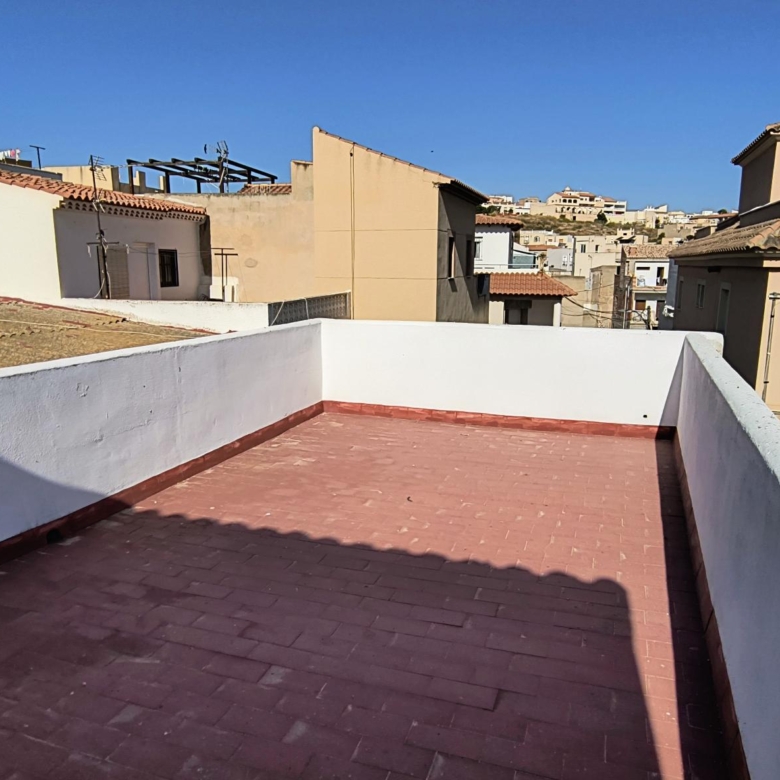 m2199-Townhouse is the centre of Turre with huge garage.