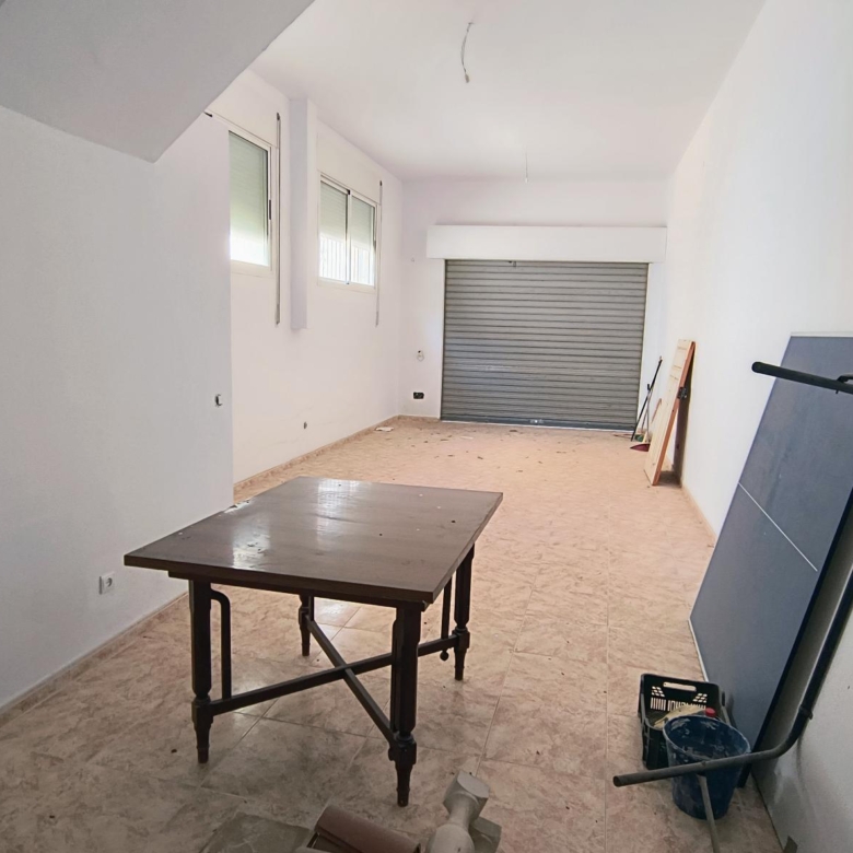 m2199-Townhouse is the centre of Turre with huge garage.