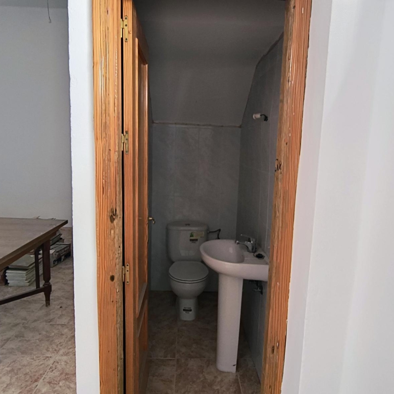 m2199-Townhouse is the centre of Turre with huge garage.