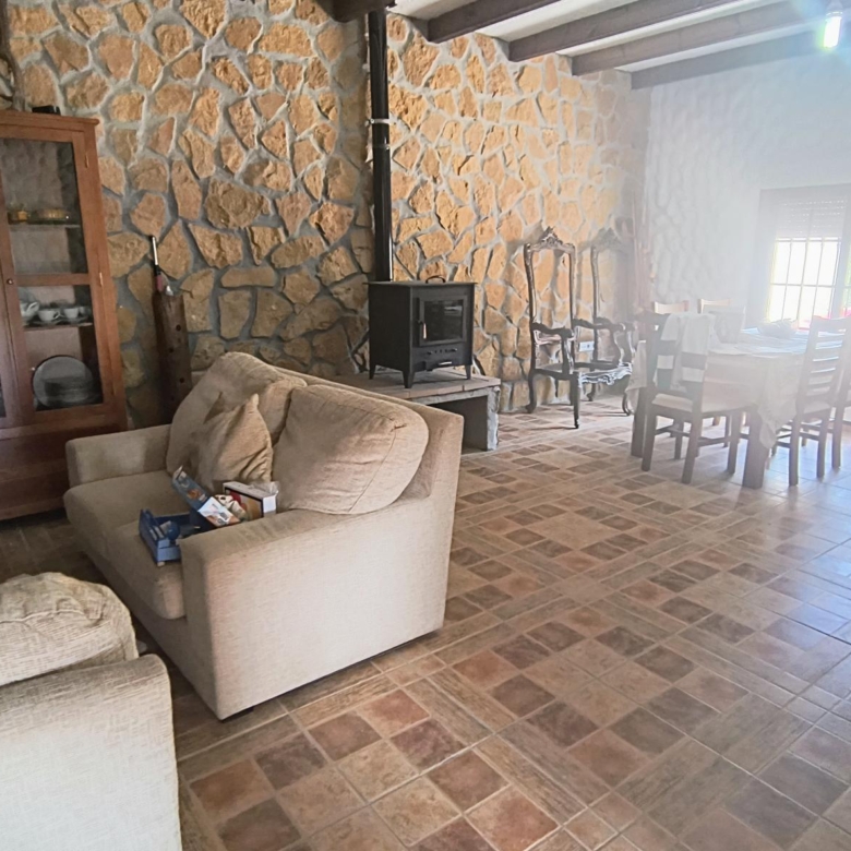 m2202-Large two bedroom villa on the outskirts of Turre.