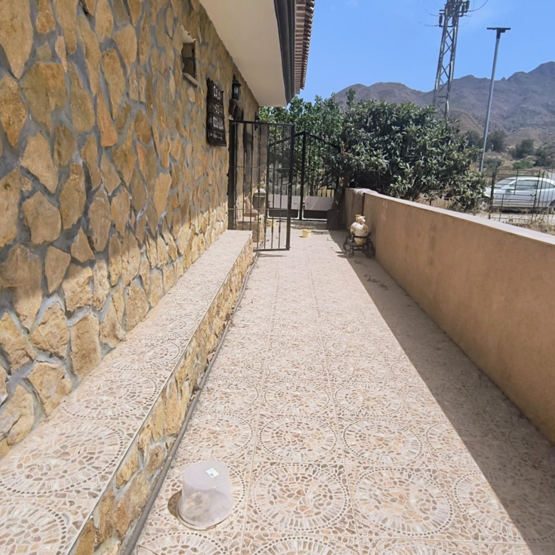 m2202-Large two bedroom villa on the outskirts of Turre.