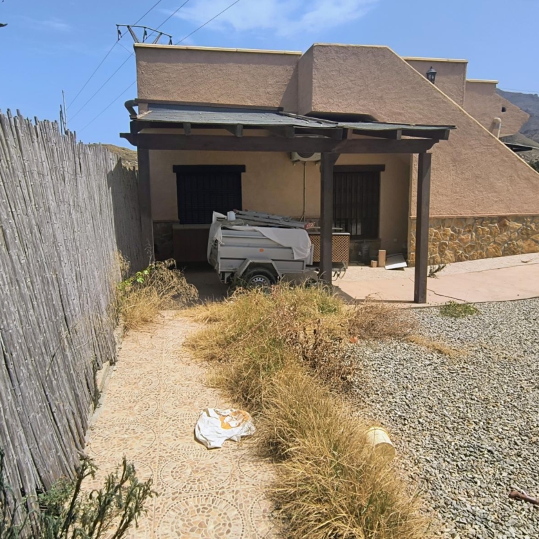 m2202-Large two bedroom villa on the outskirts of Turre.