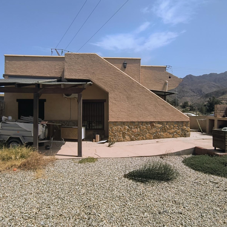 m2202-Large two bedroom villa on the outskirts of Turre.